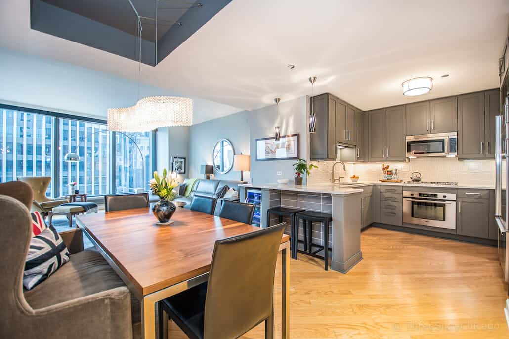 Chicago Condo With Lake Views - 60 E Monroe Unit 1903 - Kitchen and Dining