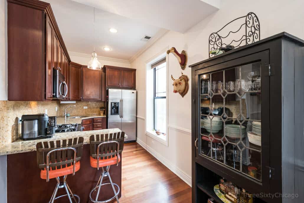 Ravenswood Vintage Condo - Kitchen