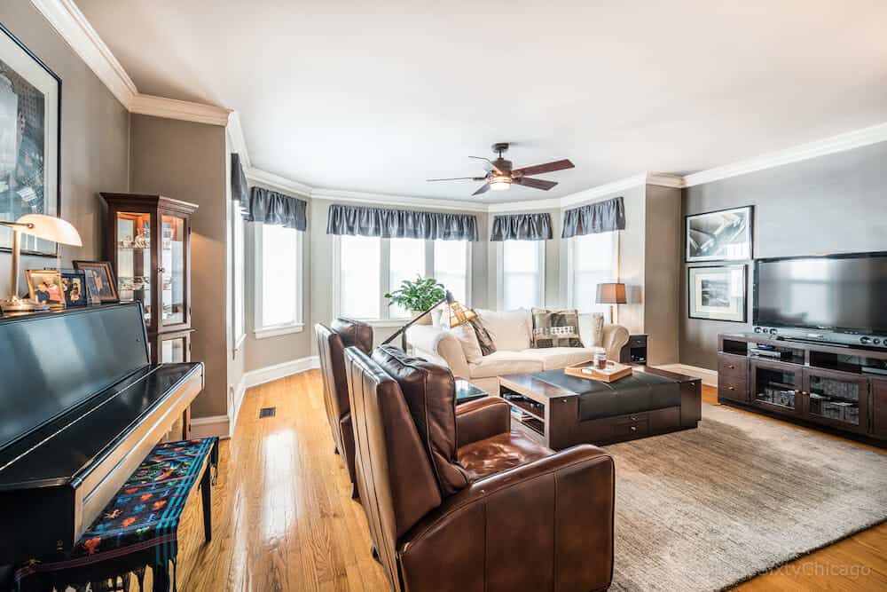 6647 N. Washtenaw Ave - Livingroom