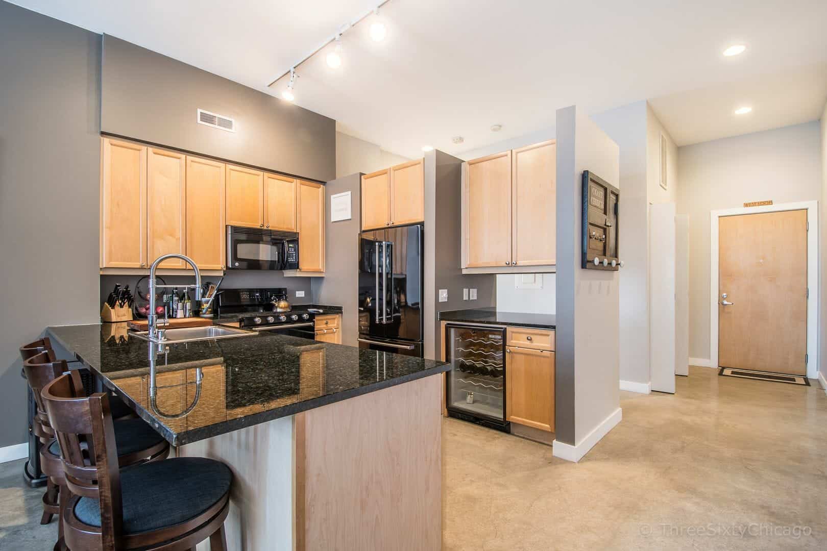 Immaculate West Loop Corner Unit at 949 W Madison unit 201 - kitchen